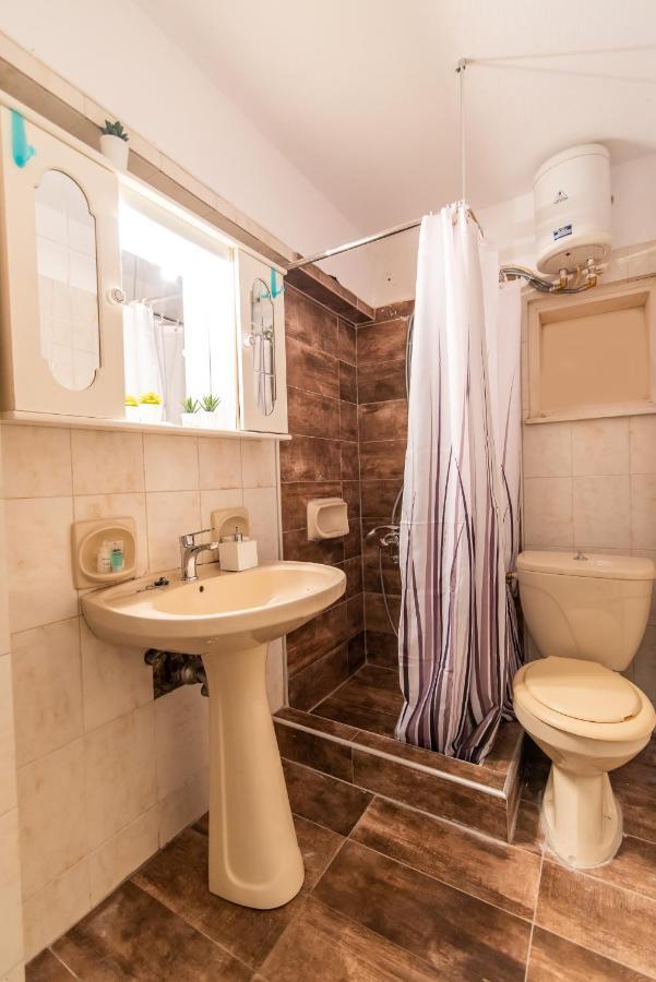 Pine Trees Apartment Preveza Bagian luar foto