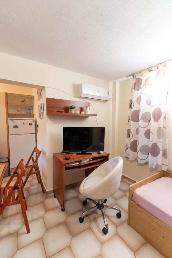Pine Trees Apartment Preveza Bagian luar foto