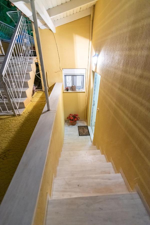 Pine Trees Apartment Preveza Bagian luar foto