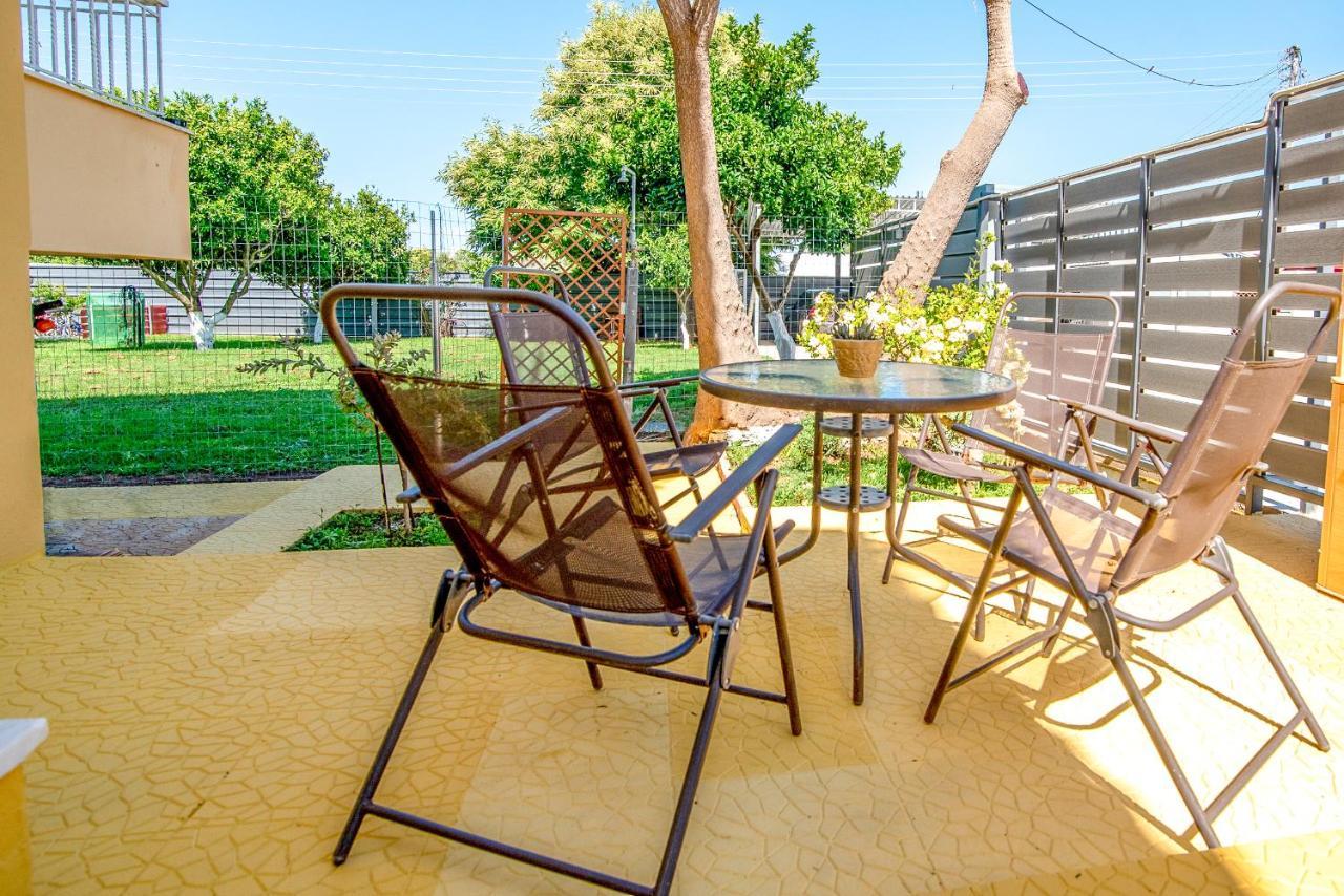 Pine Trees Apartment Preveza Bagian luar foto
