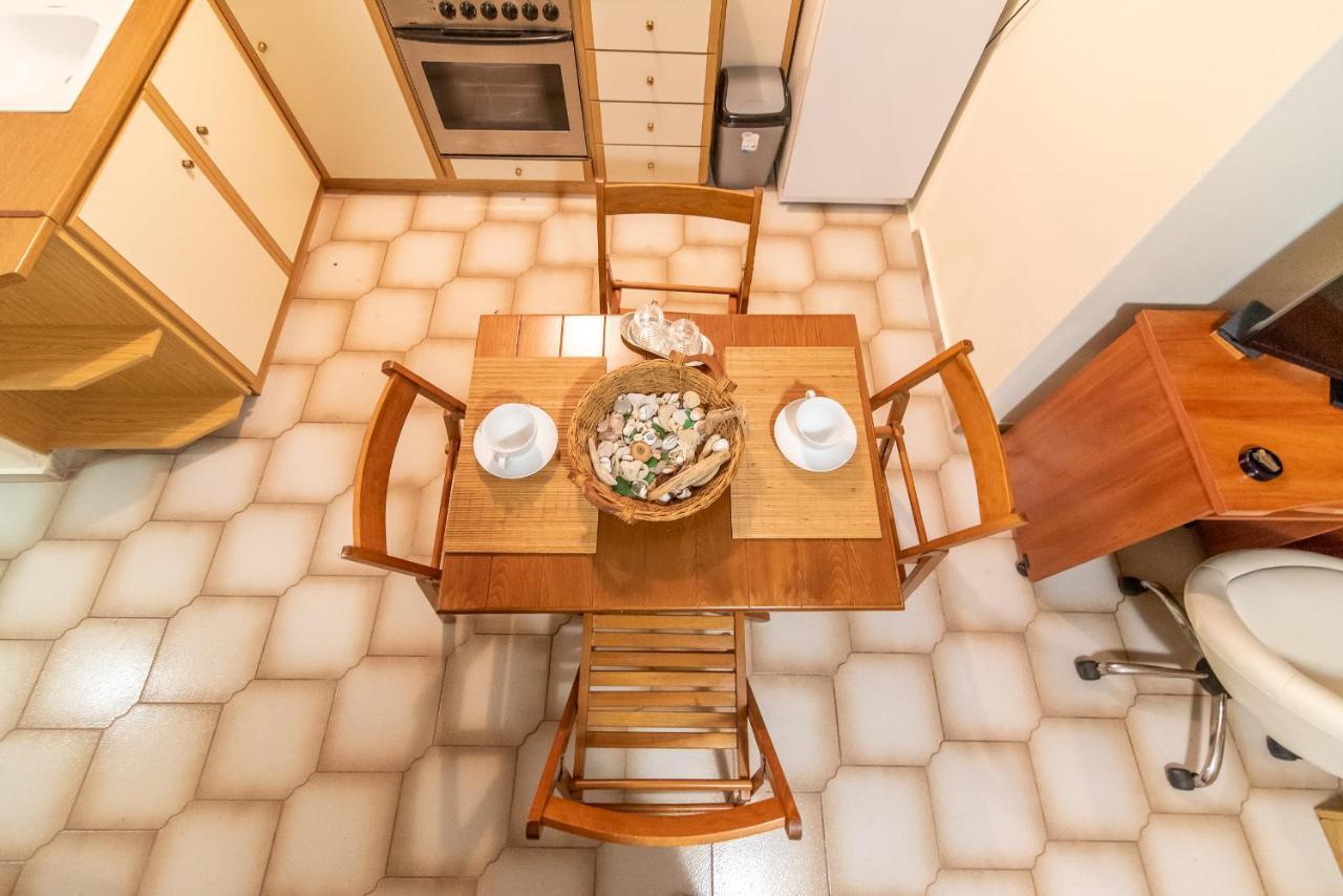 Pine Trees Apartment Preveza Bagian luar foto